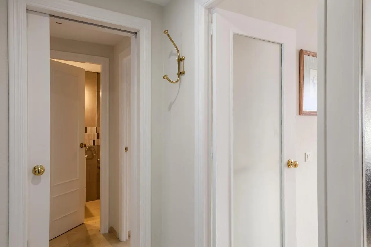Apartamento Cerca Del Alcazar Con Garaje Privado Seville 0*,  Spain