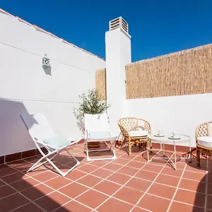 https://cervantes-freshapartments-by-bossh.hotelsinnerja.org